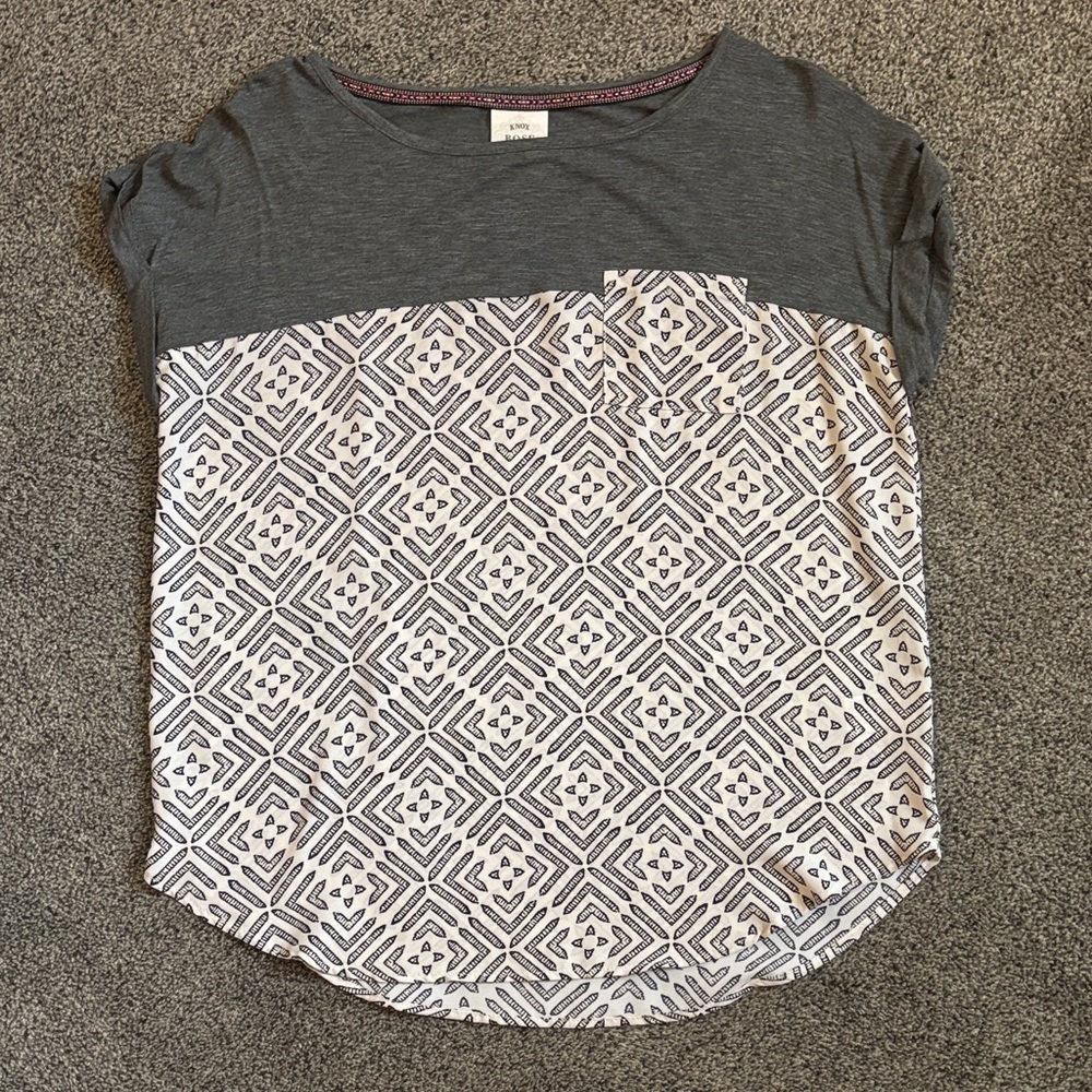 Knox Rose Gray Top with Pink Accents